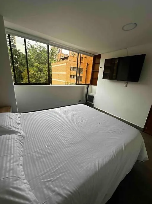 메딜린 Penthouse W/ Jacuzzi In Lleras Park 아파트