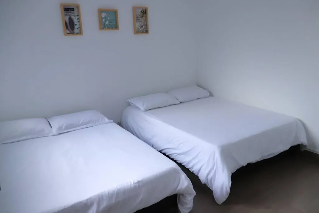 메딜린 Penthouse W/ Jacuzzi In Lleras Park 아파트
