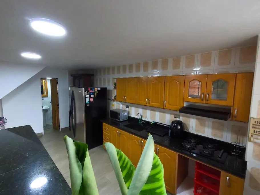 메딜린 Penthouse W/ Jacuzzi In Lleras Park 아파트