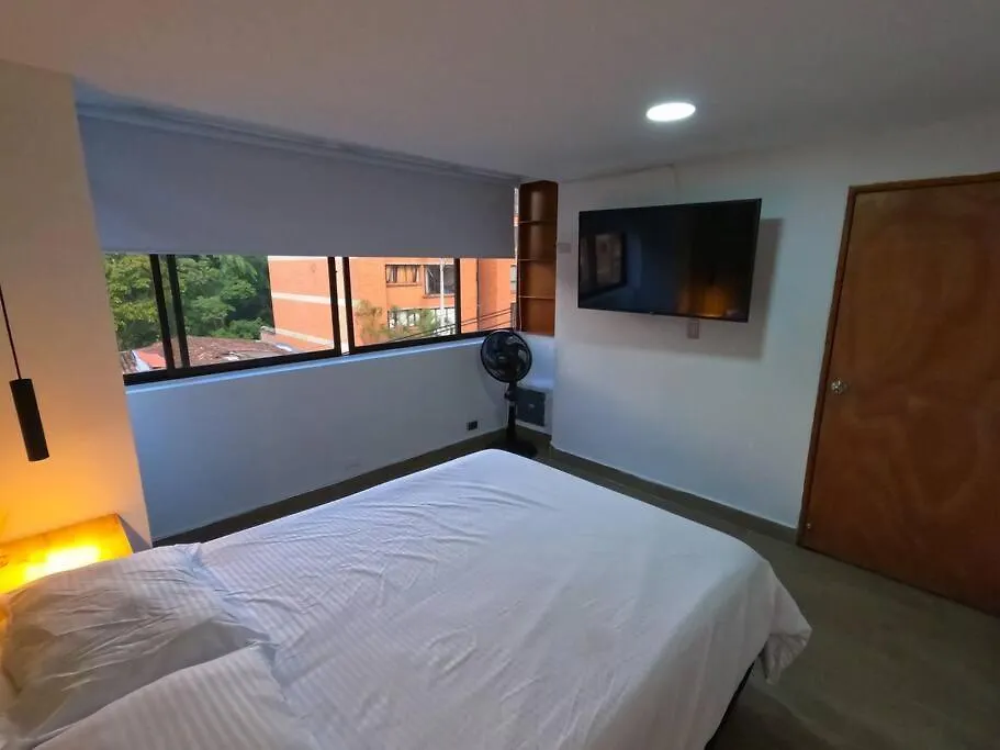 Penthouse W/ Jacuzzi In Lleras Park Apartment Medellin