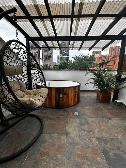 Penthouse W/ Jacuzzi In Lleras Park Apartment Medellin